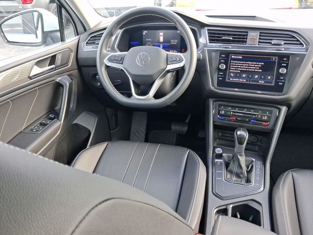 2022 Volkswagen Tiguan SE - Photo 8