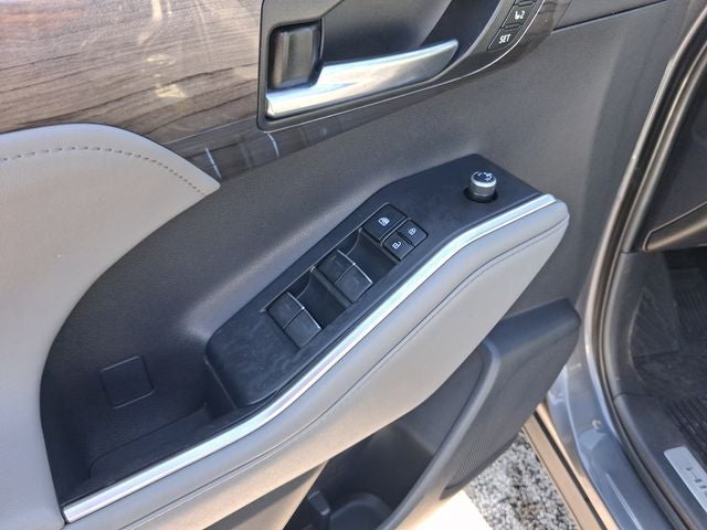 2021 Toyota Highlander Limited - Photo 15