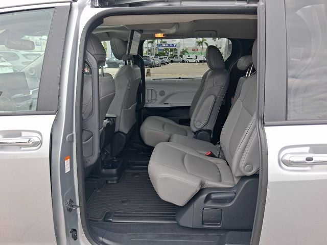2025 Toyota Sienna XLE 8 Passenger