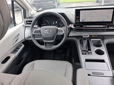 2025 Toyota Sienna XLE 8 Passenger