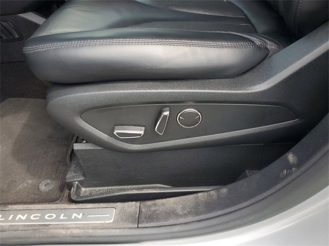 2019 Lincoln Nautilus Select