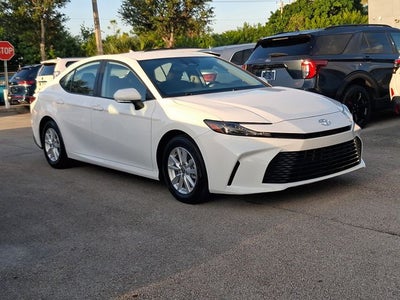 2025 Toyota Camry SE