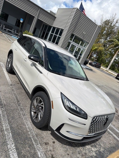 2023 Lincoln Corsair Standard