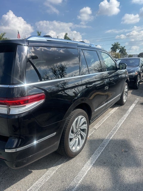 2023 Lincoln Navigator Standard