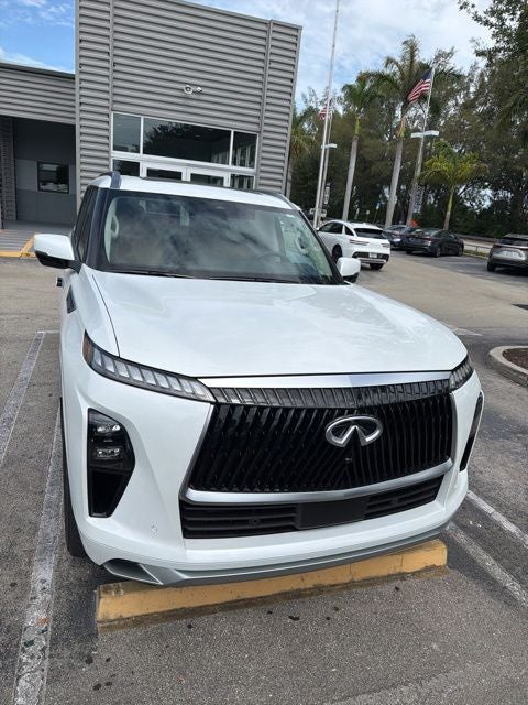 2026 INFINITI QX80 LUXE