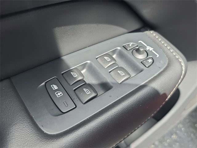 2022 Volvo XC60 B5 Inscription