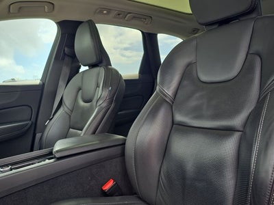 2022 Volvo XC60 B5 Inscription