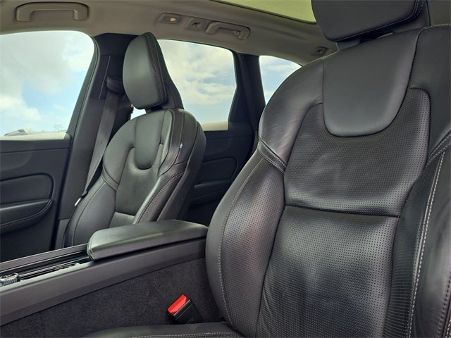 2022 Volvo XC60 B5 Inscription