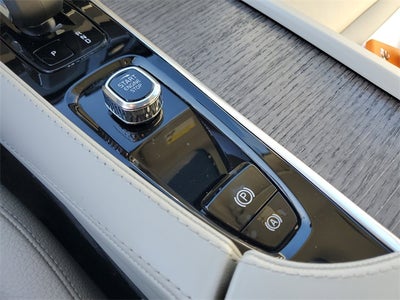 2023 Volvo XC90 B5 Plus